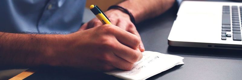 Technische Experten können sich das Handwerkszeug zur verständlichen Angebotserstellung aneignen.