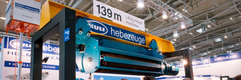 Am Stand von Kuli können Besucher die Hebezeuge hautnah erleben.