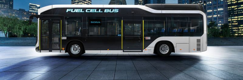 Toyota präsentiert seinen Brennstoffzellenbus, der im Notfall auch als Elektrogenerator genutzt werden kann. Bis zur Olympiade 2020 in Tokio sollen 100 Soras im Einsatz sein.
