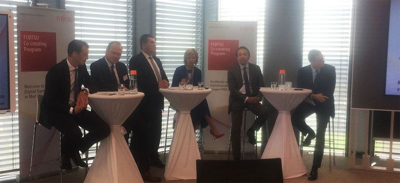 Die Vertreter aus Politik und Wirtschaft bei der Vorstellung des Digital Transformation Center in München (von links): Dr. Rolf Werner, Vorsitzender der Geschäftsführung Deutschland und Head of Central Europe bei Fujitsu; Thomas Remmel, Director Organization & IT bei der Deutschen Leasing, dem ersten Kunden im neueröffneten DTC in München; Franz Josef Pschierer, bayerischer Wirtschaftsminister; Yoshiteru Yamada, Head of Global Marketing bei Fujitsu und Duncan Tait, CEO, SEVP und Head of Americas und EMEIA bei Fujitsu