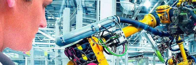 Bei den angestrebten Produktionssystemen handelt es sich um hochgradig vernetzte Strukturen mit einer Vielzahl von beteiligten Menschen, IT-Systemen, Automatisierungskomponenten und Maschinen. Zwischen den teilweise autonom agierenden technischen Systemkomponenten findet ein reger und oft zeitkritischer Daten- und Informationsaustausch statt. Sicherheit wird zum erfolgskritischen Faktor.