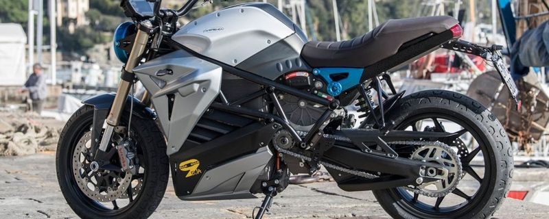 Praktisch kann man mit der Energica Eva EsseEsse9 rund 120 Kilometer mit einer Ladung kommen.