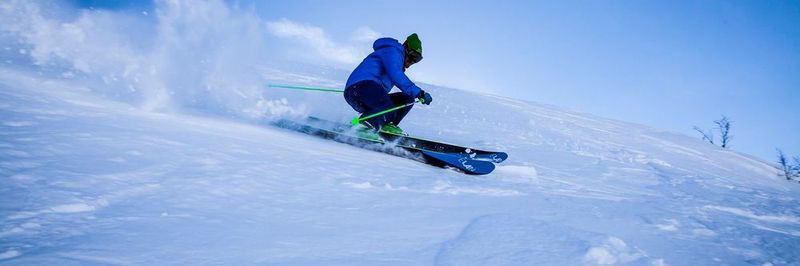 Trainigsgeräte helfen Skicrossern und -springern, ihre Technik zu verbessern.