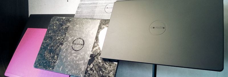 Die CFRTP-Composites können z.B.zu verschiedenen Laptop-Deckeln verarbeitet werden: mit im Werkzeug texturierter farbiger PU-Oberfläche, aus recyceltem Material, mit farbigem PU als Matrix oder mit einer Folie als Oberschicht (v.l.n.r.).