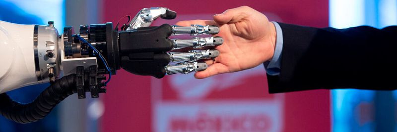 DXC und IOTA wollen am Praxisbeispiel eines Industrieroboters zeigen, wie eine hochsichere Kommunikation in der Fertigung aussieht.
