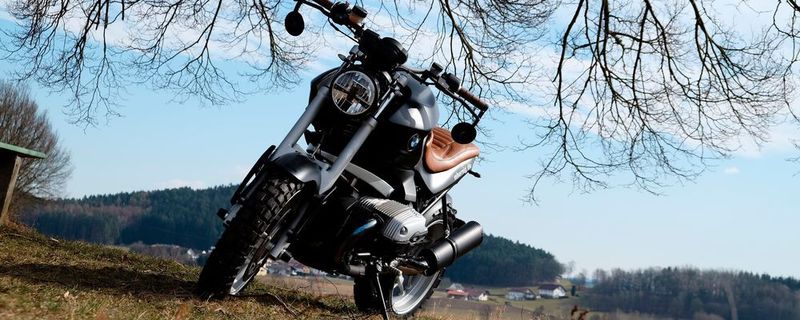 45 Arbeitsstunden von Team Motorradzubehör Hornig stecken in diesem Scrambler-Umbau einer BMW R 1200 R .