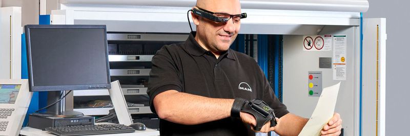 Mit der neuen Hänel-Datenbrille können Nutzer laut Anbieter ergonomischer kommissionieren als mit herkömmlichen Modellen.