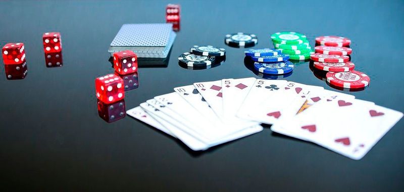 Milliarden-Poker: Aktienoptionshändler spekulieren offenbar darauf, dass die Übernahme von NXP durch Qualcomm doch noch scheitert.