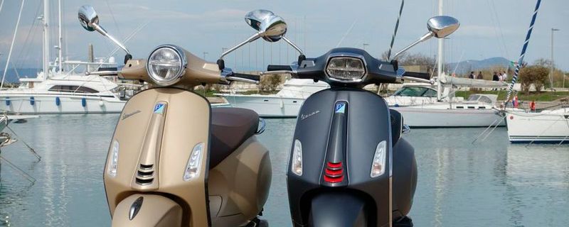 Vespa Primavera (links) und Sprint.