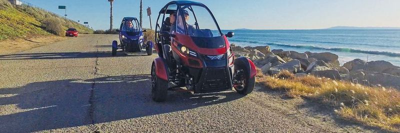 Der Arcimoto SRK Generation 8 erreicht knapp 130 kmh und verbraucht umgerechnet etwa 1l/100 km.
