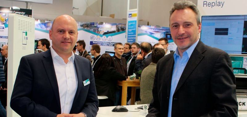 Dr. Andreas Böhm (r.) vom Cluster Automotive und Josef Behammer von b-plus analysieren die Rolle der Künstlichen Intelligenz beim Automatisierten Fahren.