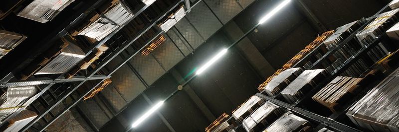 Egal ob in der Produktion oder im Hochregal: Viele Produkte sind bereits digitalisiert und vernetzt, autonome Transportgeräte oder eine intelligente
Lagerautomatisierung ermöglichen so eine effiziente und vor allem flexible Produktionsversorgung.