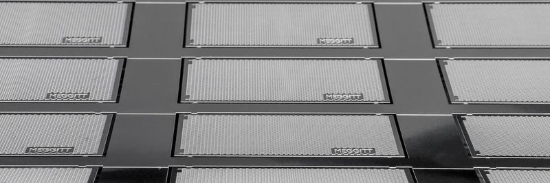 Fotochemisches Ätzen wird für die Produktion von Netzen, Filtern und Sieben aus Stahl verwendet, da die Bearbeitungstechnik im Vergleich zu herkömmlichen Verfahren auch komplexe und kleinteilige Metallbearbeitung ermöglicht.