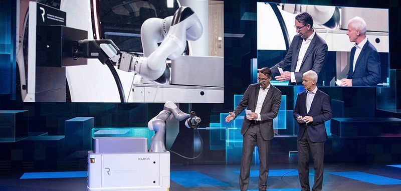 Als eine Art Ladekabel-Arm auf Rollen könnte der Roboter künftig beispielsweise in Parkhäusern Autos an Hochleistungs-Ladesäulen anschließen.