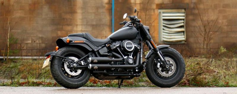 Die Harley-Davidson Fat Bob mit dem „Fat Bomb"-Auspuff.
