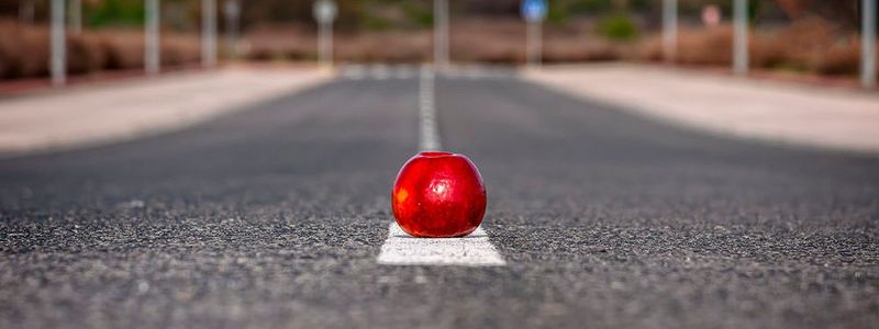 Auf dem Weg zur erfolgreichen Mitarbeiterrekrutierung und -bindung liegt bei der Data Center Group ein Apfel.