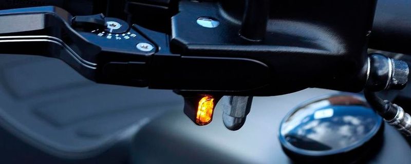 Einfach und clever: Blinker zum Kleben auf allen planen Flächen.