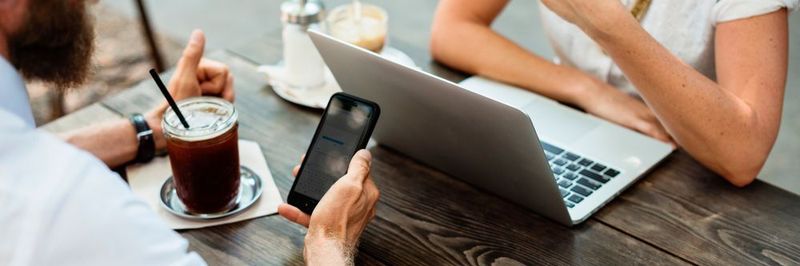 Je praxisorientierter, unkomplizierter und schneller die Prozesse im Enterprise App Store ablaufen, desto größer ist die Akzeptanz der Mitarbeitern die Plattform tatsächlich zu nutzen.