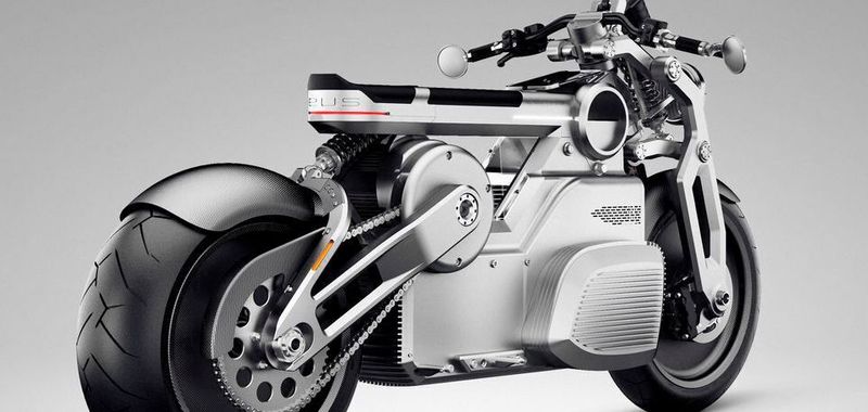 Das wuchtige Batteriepaket weckt Erinnerungen an einen Motor.