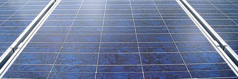 Auf dem Dach des eigenen Industriegebäudes sind Photovoltaikanlagen derzeit lohnend.