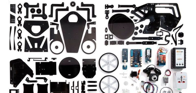 Arduino Engineering Kit: Das Schulngskit beinhaltet einen kompletten Satz an elektronischen und mechanischen Komponenten für vielfältige Projekte.