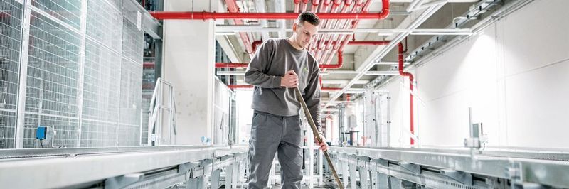 Vier Lagerbereiche, ausgestattet mit innovativer Technik, 64.747 m² Lagerfläche: Im derzeit modernsten Rewe-Lager setzt das Unternehmen für lückenlose Reinheit auf Experten der Wisag.