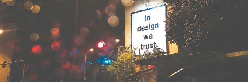 Immer mehr Menschen kommen mit digitaler Außenwerbung in Kontakt. Auch im B2B Bereich kann Digital Out of Home ein interessantes Werbemittel sein.