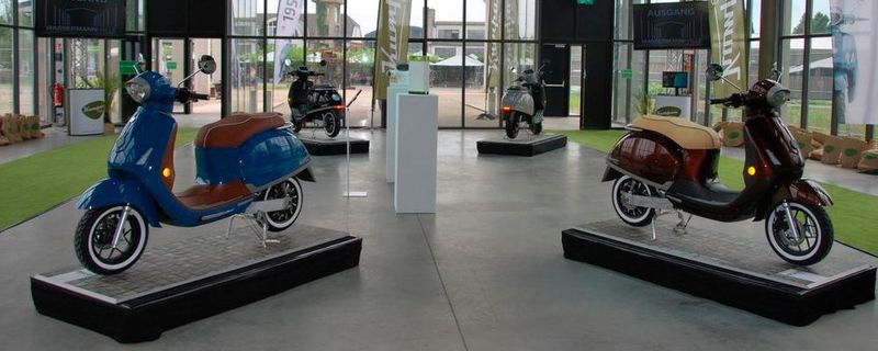 Insgesamt kann zwischen fünf verschiedenen Lackfarben des Retro-Rollers entschieden werden.