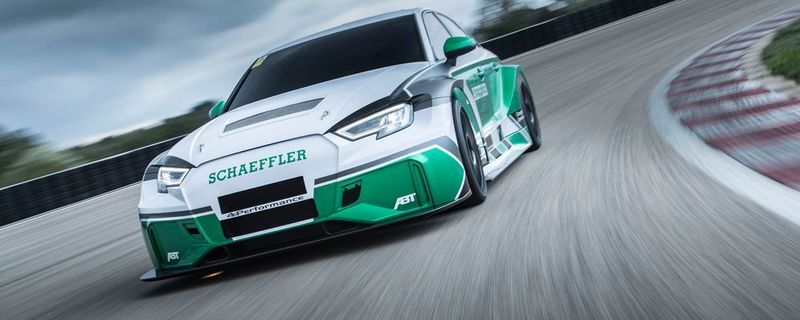 Als Basis für das High-Performance-Fahrzeug dient die Stahlkarosserie eines Audi A3.