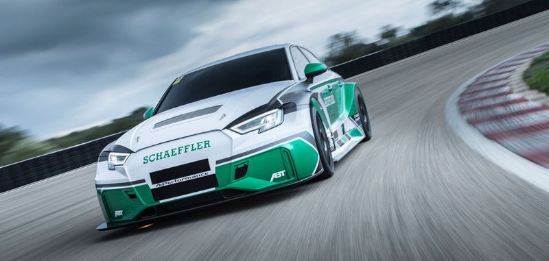 Den Schaeffler 4ePerformance treiben vier Formel-E-Motoren an. Gesamtleistung: 1.200 PS. Dabei teilen sich je zwei Motoren ein Getriebegehäuse und bilden so eine elektrische "Twin-Achse".
