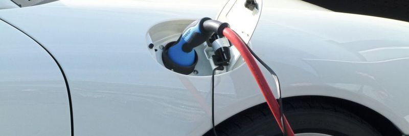 Der Anteil an Elektrofahrzeugen steigt – und davon kann vor allem der Maschinenbau profitieren, wie eine neue Studie zeigt.