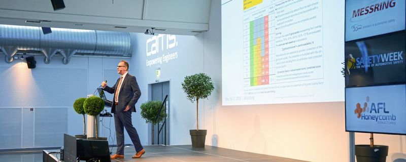 Andreas Seeck von der Bundesanstalt für Straßenwesen stellt die Änderungen des Euro-NCAP-Programms vor.