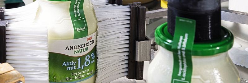 In der Andechser Molkerei Scheitz wird mit Messtechnik von Wago nicht nur Bio-Joghurt energieeffizienter produziert.