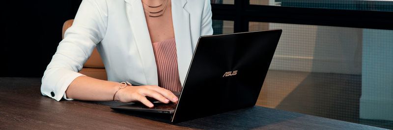 Das Zenbook ist ein leichtes 13-Zoll-Gerät, das eine Akkulaufzeit von bis zu 14 Stunden bietet.