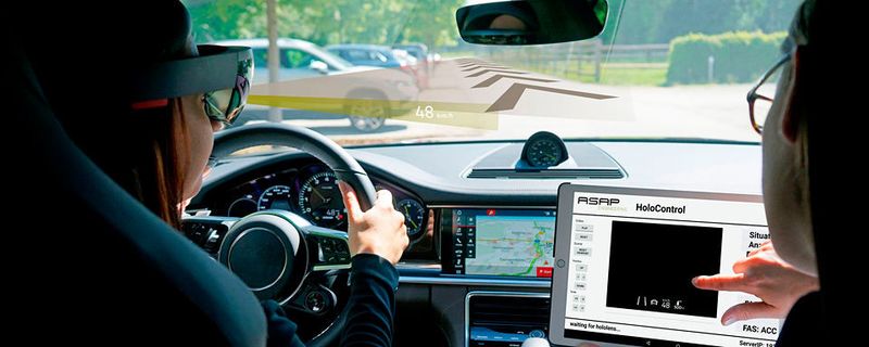 Durch eine neuartige Software von ASAP lässt sich mit der Microsoft Hololens Head-up-Display-Konzepte frühzeitig in den Entwicklungsprozess integrieren.