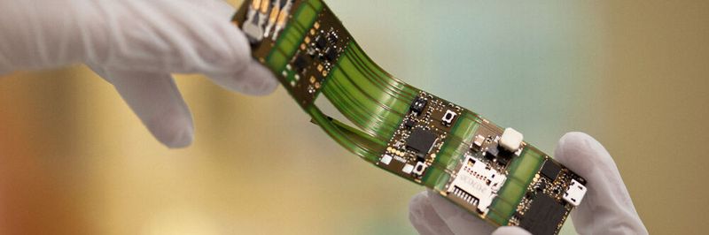 Beispielansicht eines form-angepassten Elektroniklayouts im Armband