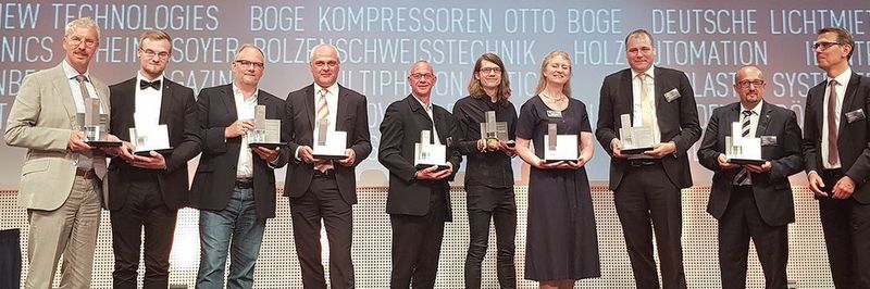 Alle Gewinner des Best of Industry Awards 2018 versammelten sich am Ende des Abends noch einmal gemeinsam auf der Bühne. Herzlichen Glückwunsch!