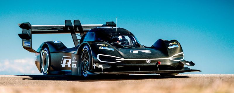 Volkswagen hat den I.D. R Pikes Peak vorgestellt. Der rein elektrisch angetriebene Rennwagen fährt am 24. Juni beim „Pikes Peak International Hill Climb" in den USA.