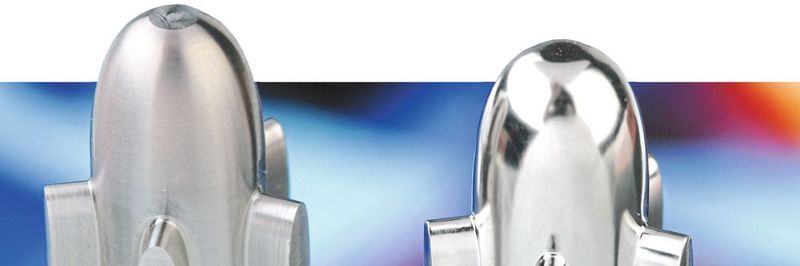 Mit dem Laserpolieren lassen sich auch schwierigere Geometrien maschinell bearbeiten, wie dieses Titanbauteil (links vor, rechts nach dem Laserpolieren).