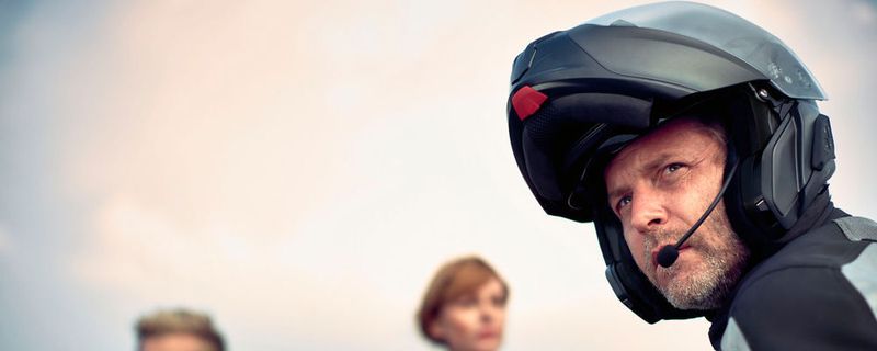 Das Kommunikationssystem von BMW Motorrad ist vollständig in den Helm integriert. Fahrer und Sozius können sich dank der drahtlosen Sprachkommunikation während der Fahrt unterhalten.