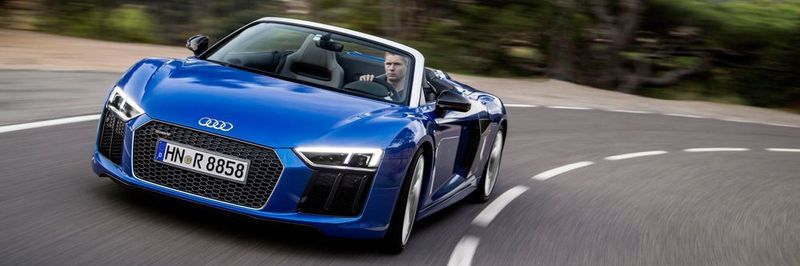 Audi bietet im R8 Spyder ein B&O Surround-Sound-System an, dass den Sound aus den Boxen automatisch an das geöffnete oder geschlossene Verdeck anpasst.