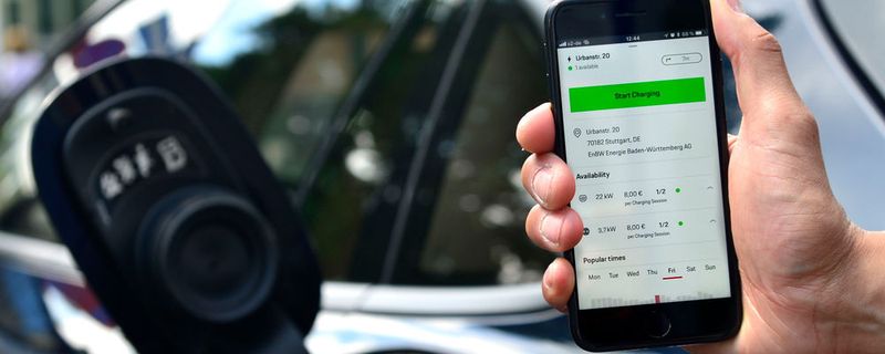 Porsche Charging Service: Eine App findet Ladesäulen und übernimmt Identifikation und Abrechnung.