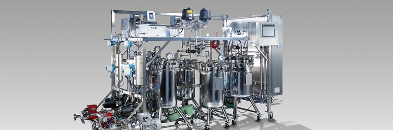 The commercial plant with a microjet reactor enables for the first time the mobile, continuous and large-scale GMP production of nanoparticles of active pharmaceutical ingredients.