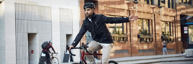 Mit der smarten Jacke sicherer durch den Großstadtverkehr – das wollten die Entwickler von Ford erreichen.