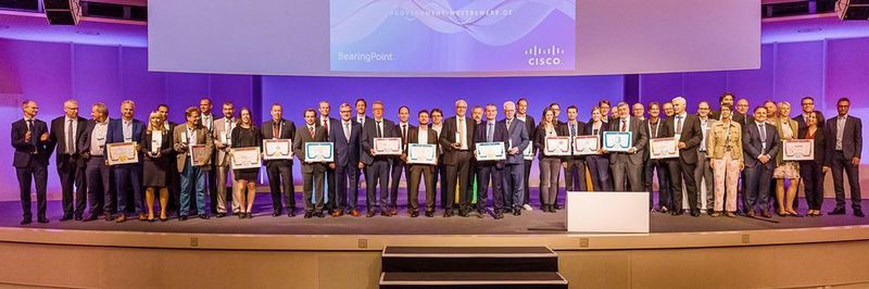 Gruppenbild mit den Gewinnern des 17. eGovernment-Wettbewerbs