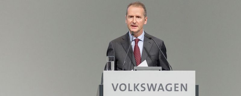 Herbert Diess, Vorstandsvorsitzender des Volkswagen Konzerns: „Wir verteilen die Verantwortung auf mehrere Schultern. Damit können Entscheidungen künftig deutlich dezentraler getroffen werden, und der Konzernvorstand kann sich auf die übergeordneten strategischen Themen konzentrieren.“