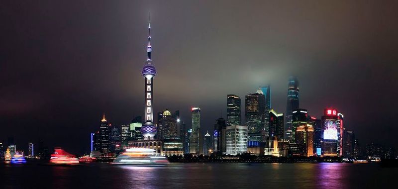 China hat große Pläne. Bis 2025 soll die chinesische KI-Industrie jährlich 60 Milliarden Dollar umsetzen und bis 2030 will China die Welt im Bereich der KI dominieren.