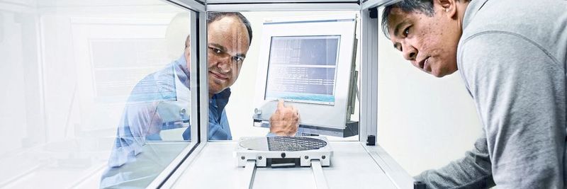 Ob im Vakuum, Reinraum oder in staub- und schmutzbelasteten Umgebungen: Die linear motorisch angetriebenen Transfersysteme Active Mover und FTS arbeiten stets präzise.