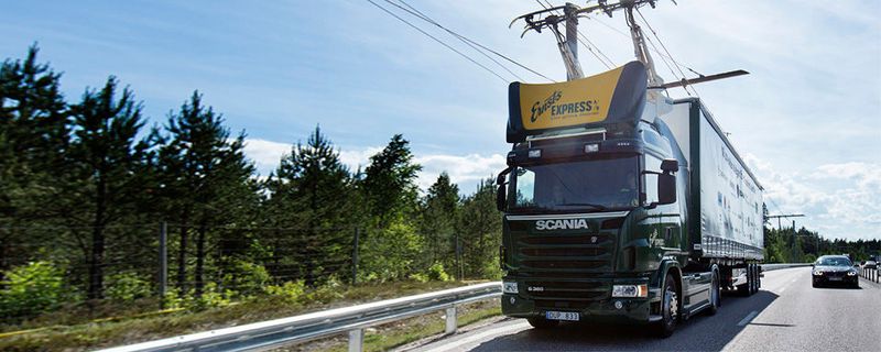 Die VW-Tochter Scania testet in Schweden bereits erste Oberleitungs-Lkw.