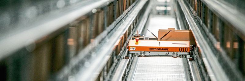 Vanderlande errichtet für Lidl ein hochmodernes Kommissioniersystem am dänischen Standort Køge, dessen Shuttle-Lager annähernd 100 000 Kolli-Stellplätze beinhalten wird.